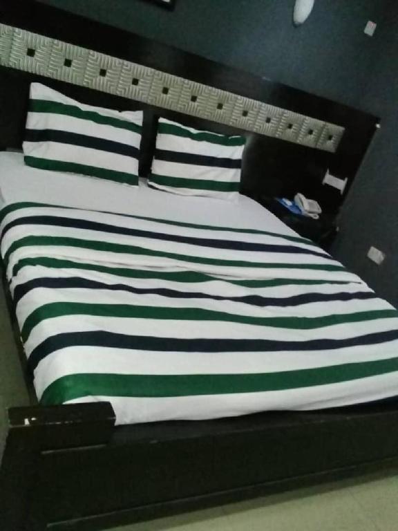 Postel nebo postele na pokoji v ubytování TheoDawn Hotels @ Suite 29
