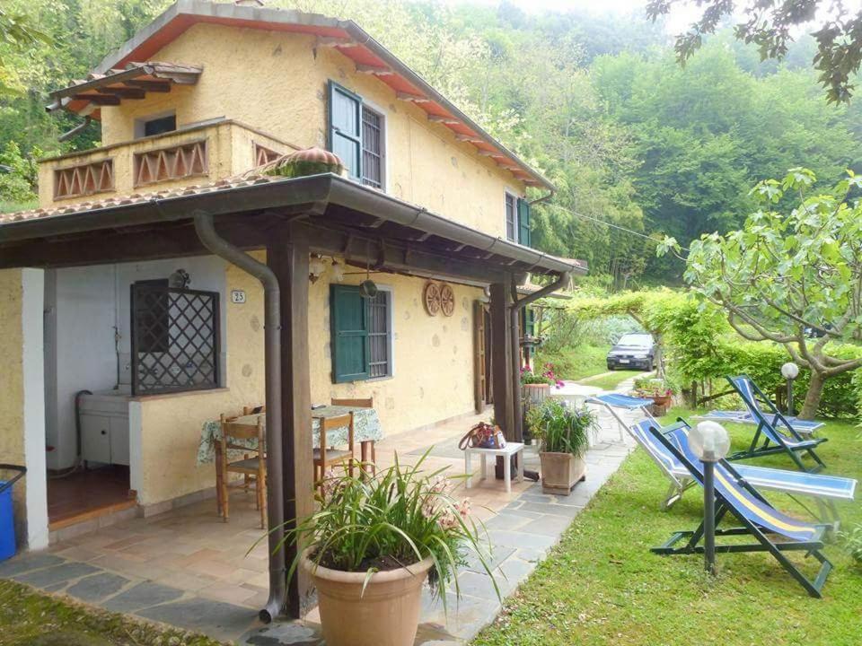 Vonkajšia záhrada v ubytovaní Il leccio Pietrasanta