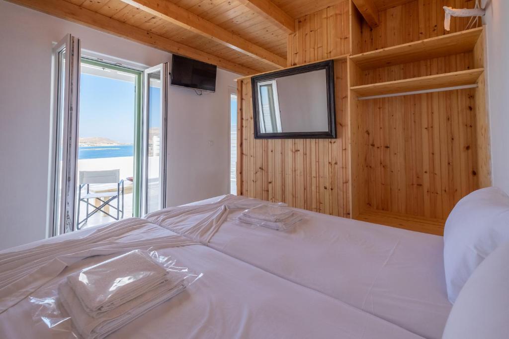 A bed or beds in a room at Lorenzo Studios and Suites Paros