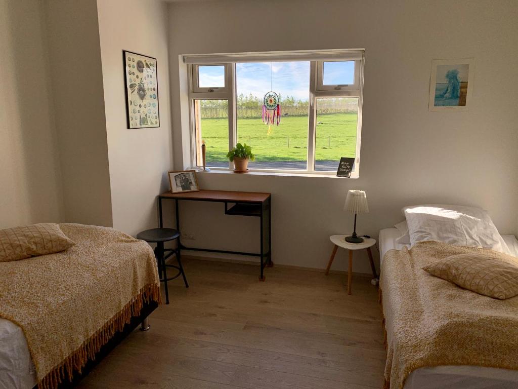 Postel nebo postele na pokoji v ubytování Frostastaðir Guesthouse