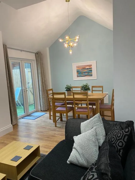 Superb 2 beds 2 baths New Apartment w/ Garden+Patio, Bournemouth, United Kingdom