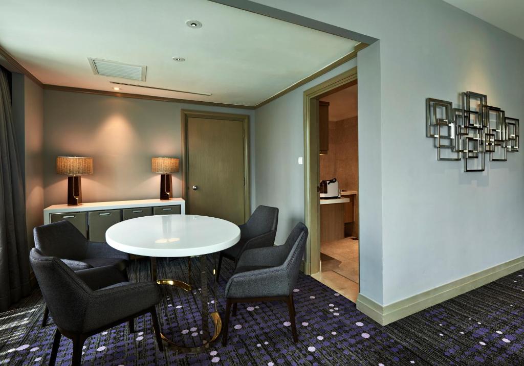 Pullman Kuala Lumpur City Centre Hotel & Residences - Executive King Suite With Lounge Access
