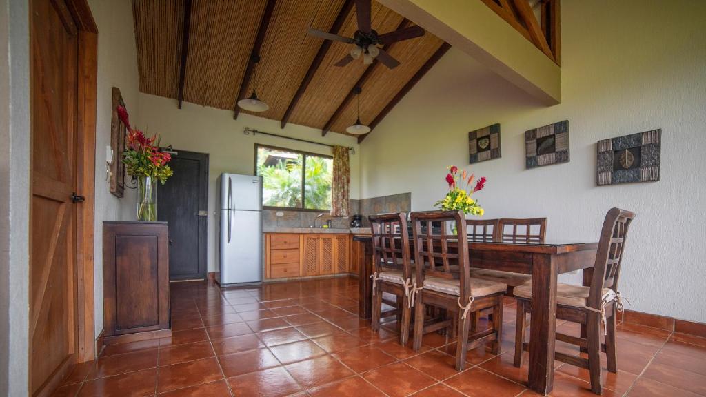 Kuchyň nebo kuchyňský kout v ubytování La Finca Lodge