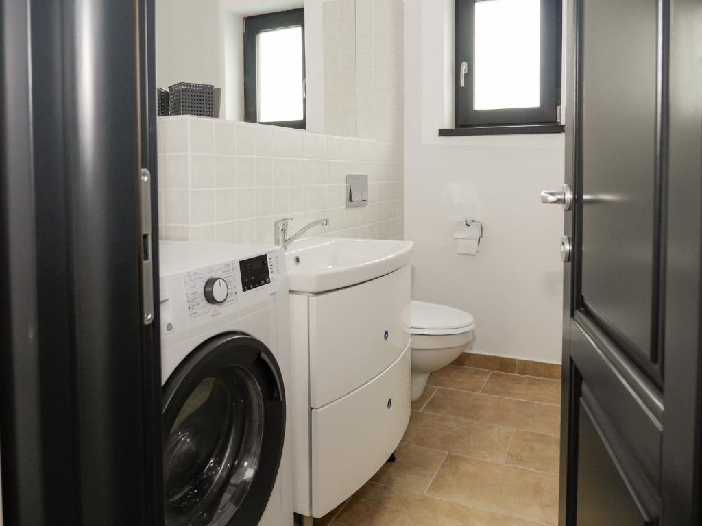 Clement Apartments - Apartment