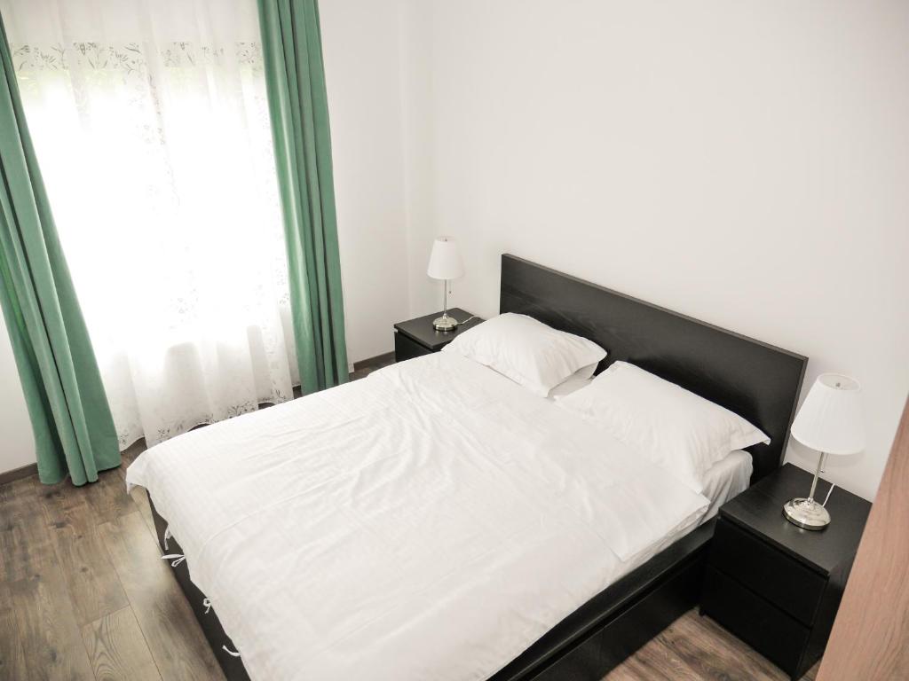 Clement Apartments - Apartment