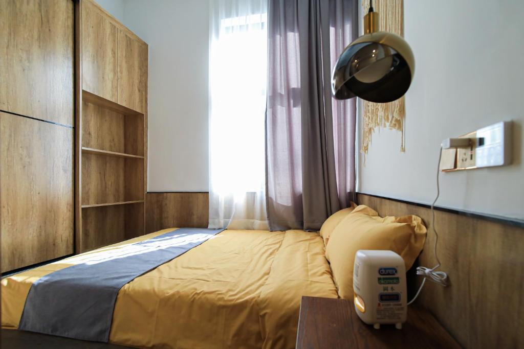 Postel nebo postele na pokoji v ubytování Shenzhen Ruiya Japanese-style Hotel Huaqiang North