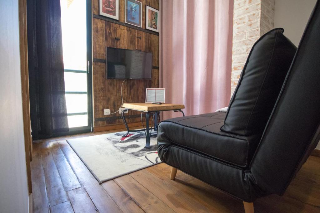 Posezení v ubytování Modern & Recycled Guest House