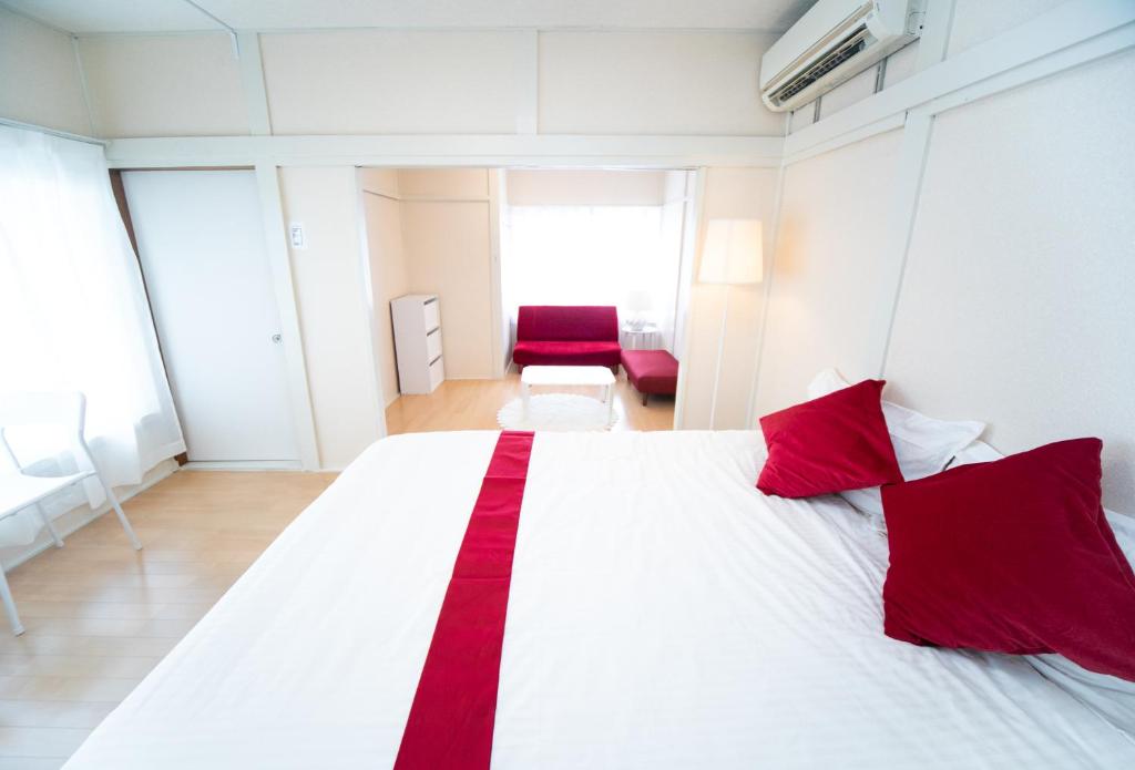 Postel nebo postele na pokoji v ubytování Yokkaichi Nishishinchi Hotel