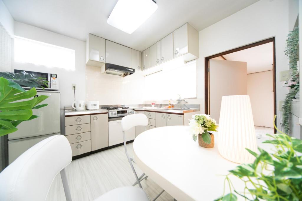 Kuchyň nebo kuchyňský kout v ubytování Yokkaichi Nishishinchi Hotel