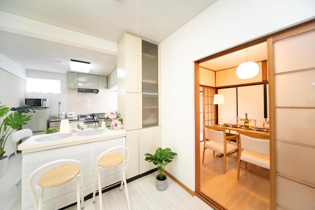 Kuchyň nebo kuchyňský kout v ubytování Yokkaichi Nishishinchi Hotel