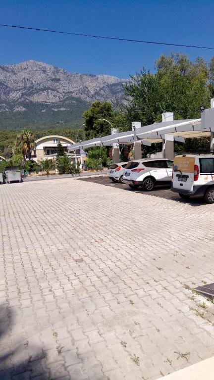 Nespecifikovaný výhled na hory nebo výhled na hory při pohledu z hotelu