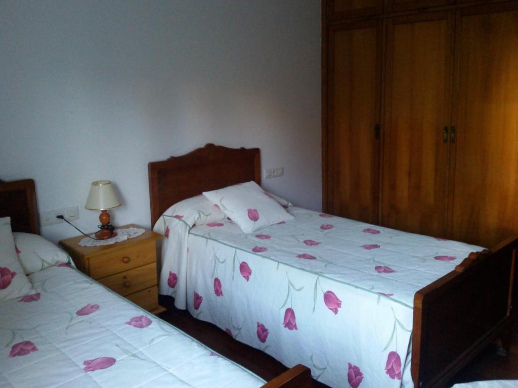 A bed or beds in a room at Hostal Pumar