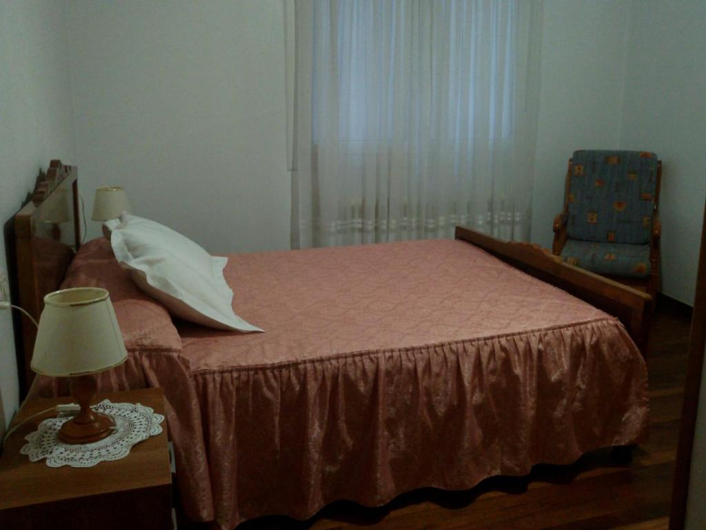 A bed or beds in a room at Hostal Pumar