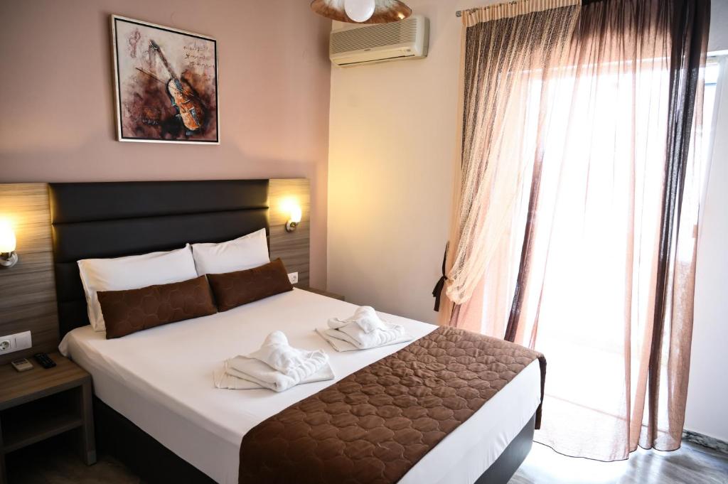 Posteľ alebo postele v izbe v ubytovaní Hotel Kostas