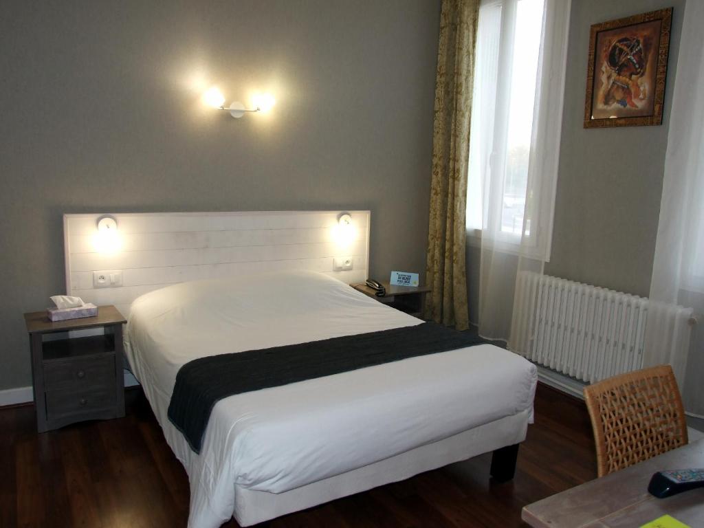 En eller flere senger p&aring; et rom p&aring; Logis Hotel L&#39;Occitan