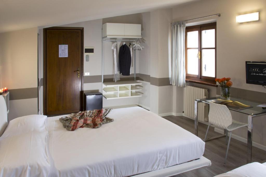 Postel nebo postele na pokoji v ubytování Albergo Al Cacciatore Tortellinando