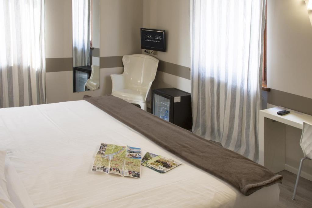 Postel nebo postele na pokoji v ubytování Albergo Al Cacciatore Tortellinando