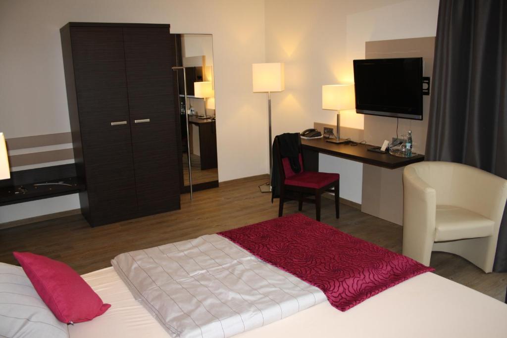 Postel nebo postele na pokoji v ubytování Hotel Imhof