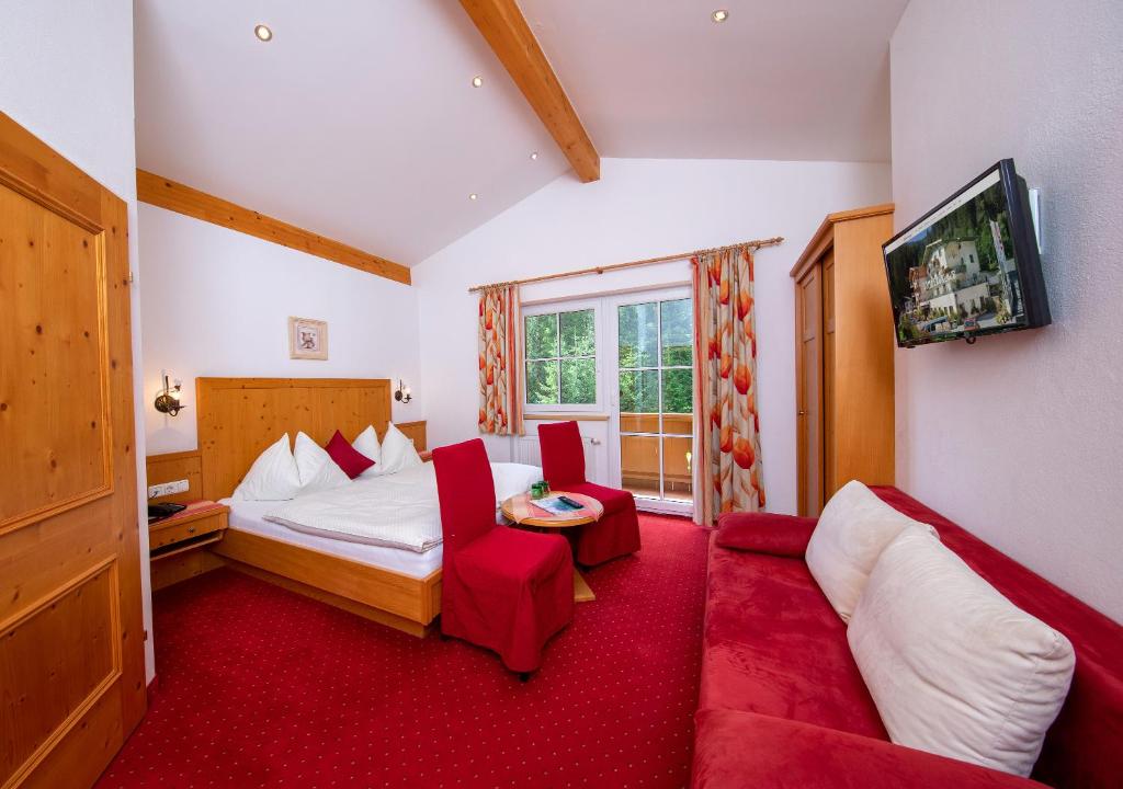 TV a/nebo společenská místnost v ubytování Hotel Der Schmittenhof