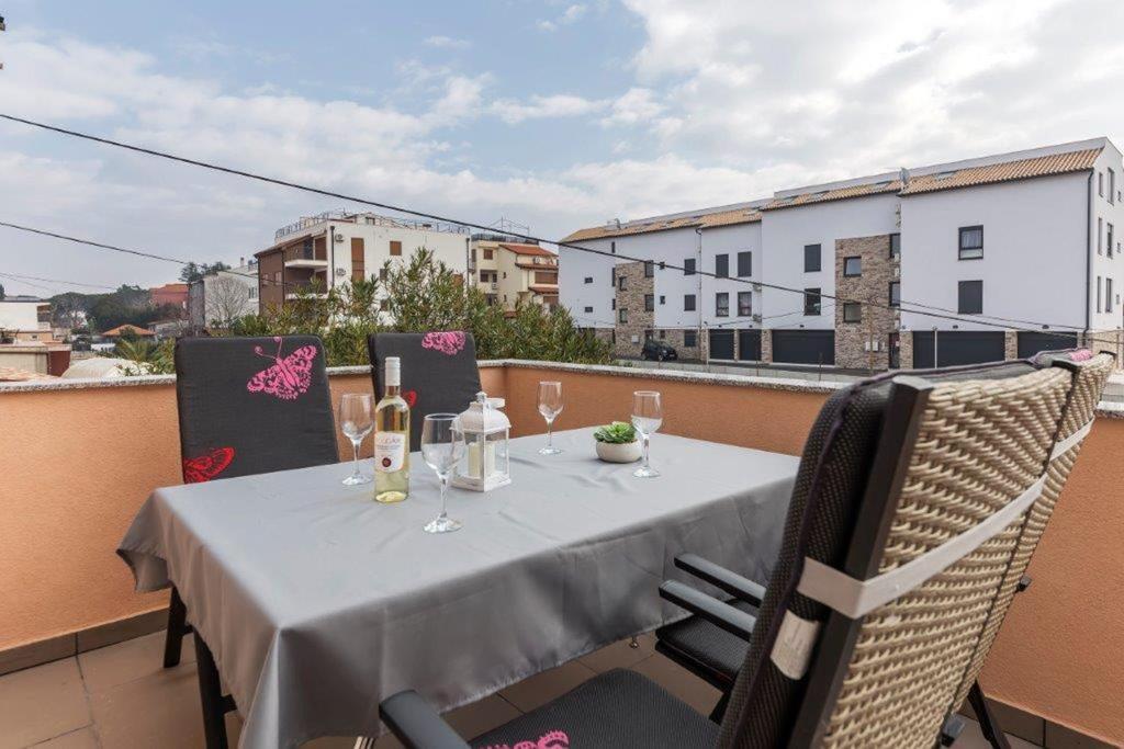Balkon lub taras w obiekcie Apartment Dubravka near the sandy beach