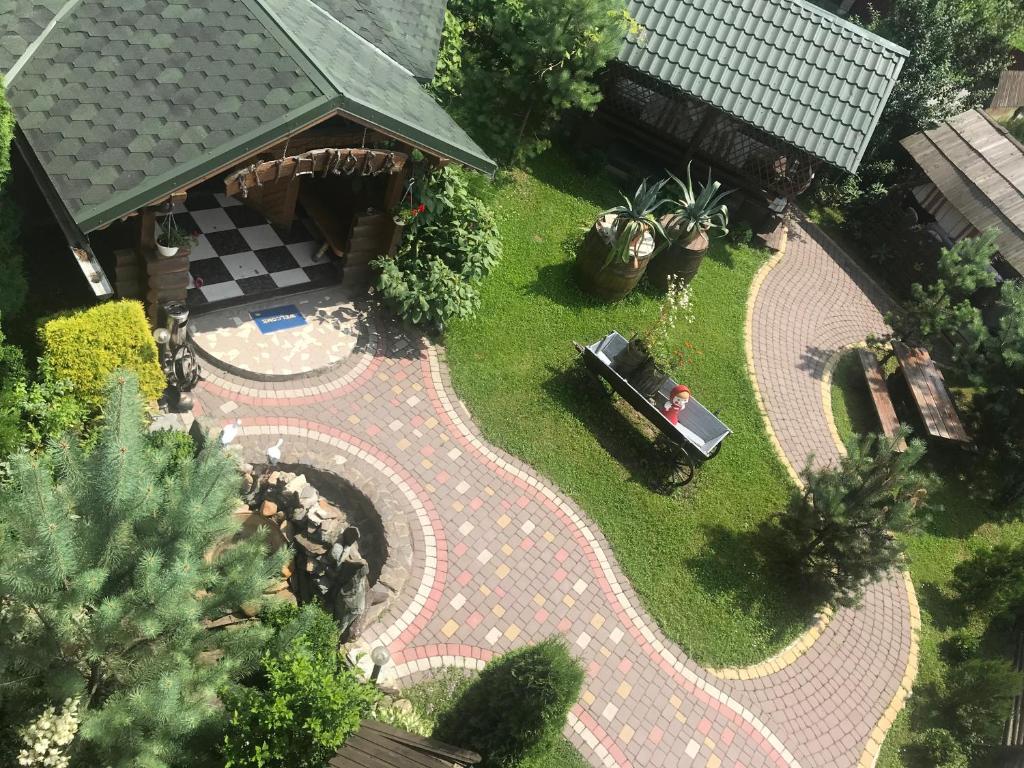 an aerial view of a garden with a car in it at Sadyba Pidkova in Pistyn