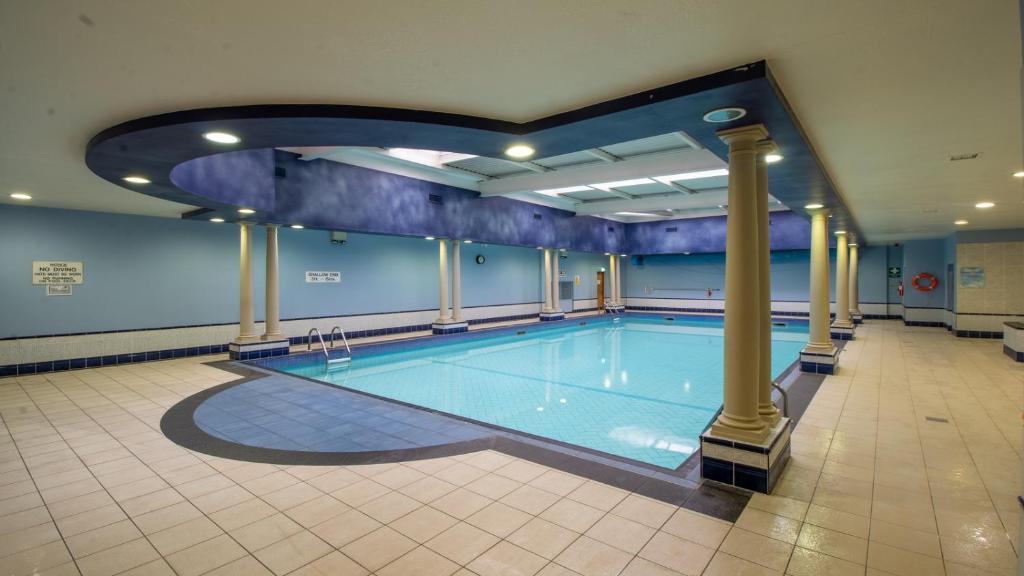 Bazén v ubytování Brandon Hotel Conference & Leisure Centre nebo v jeho okolí