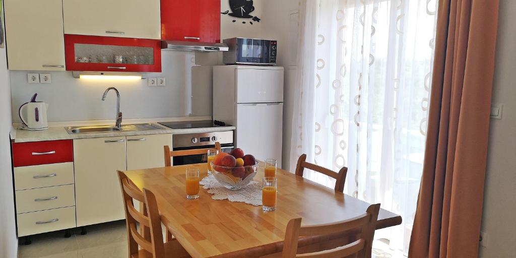 Kuchnia lub aneks kuchenny w obiekcie Apartments Bošković