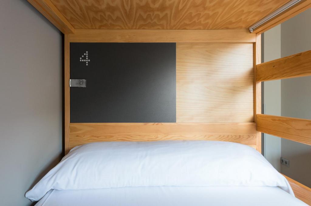 Posteľ alebo postele v izbe v ubytovaní Yeah Barcelona Hostel