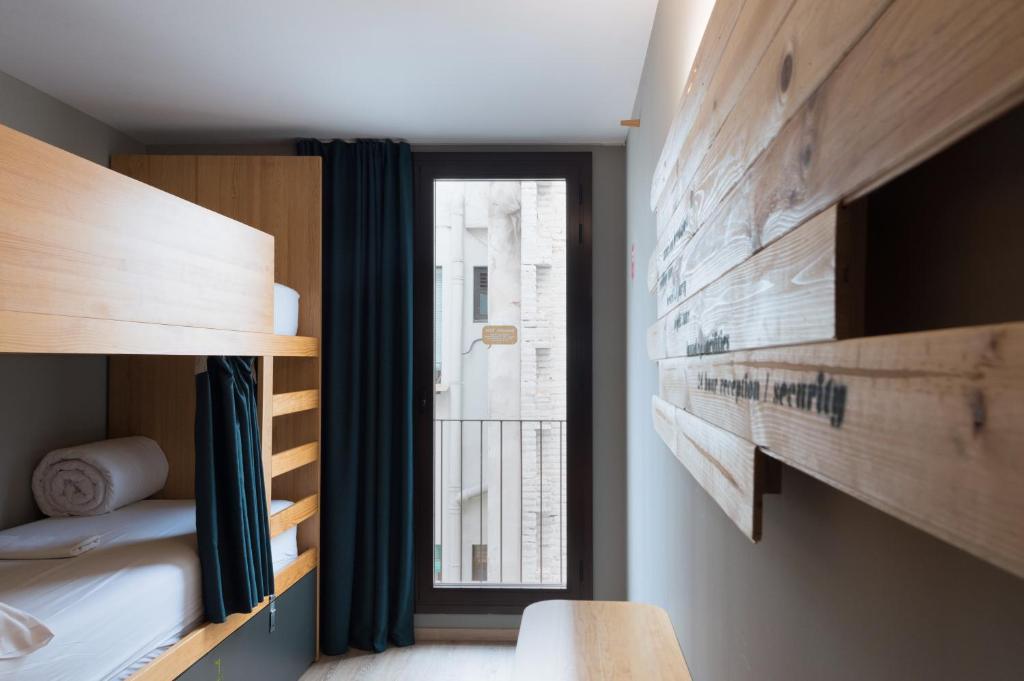 Posteľ alebo postele v izbe v ubytovaní Yeah Barcelona Hostel