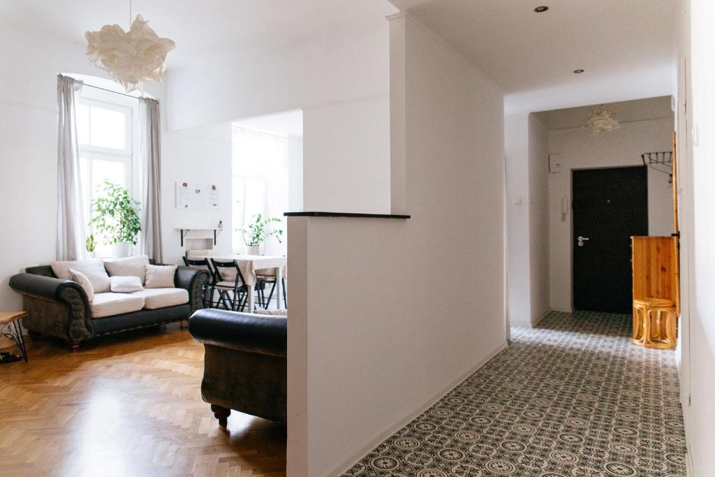 Posezení v ubytování Comfortable & Spacious Lodz City Center Apartment