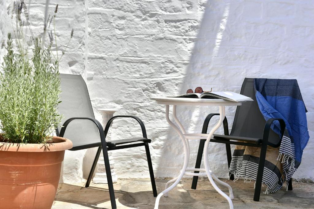 Patio nebo venkovní prostory v ubytování Hydra Art Suites