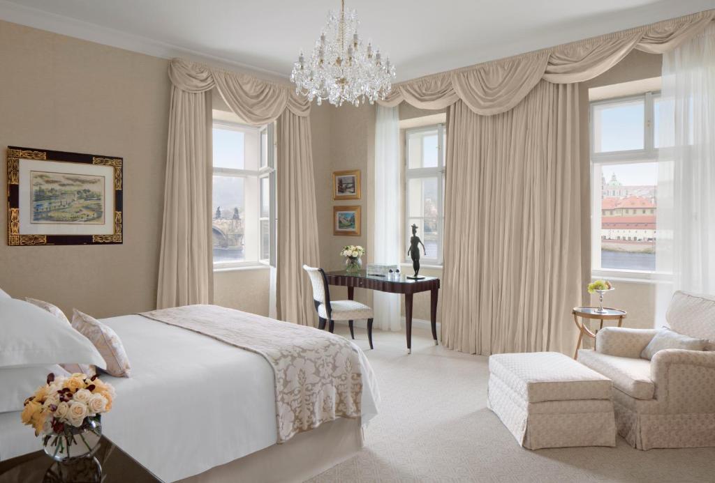 Four Seasons Hotel Prague - Resim 14