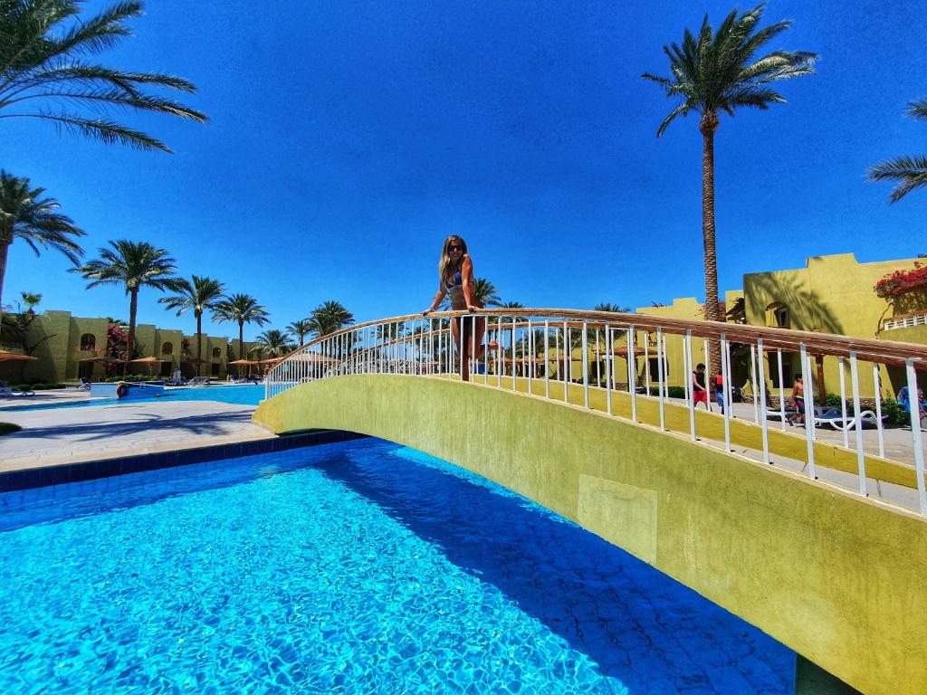 Bazén v ubytování Palm Beach Resort Families and Couples only nebo v jeho okolí