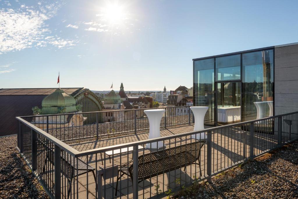 Rõdu või terrass majutusasutuses Hotel Victoria