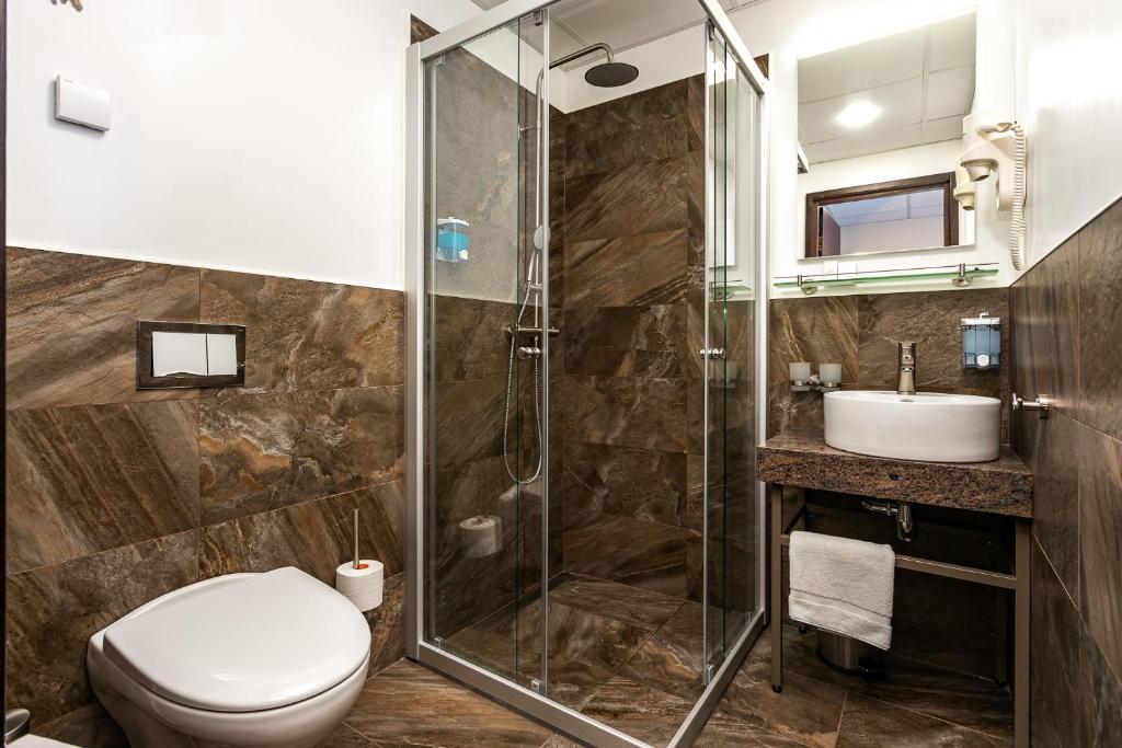 Adoryal Hotell - Üç Kişilik Oda
