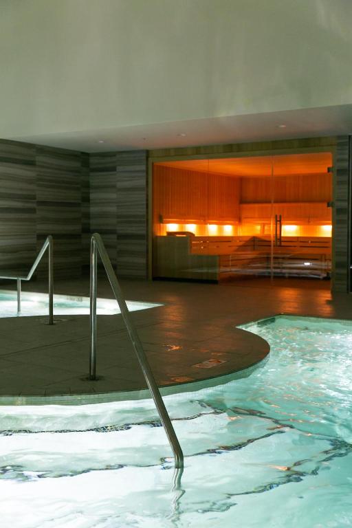 Bazén v ubytování CIVANA Wellness Resort & Spa nebo v jeho okolí