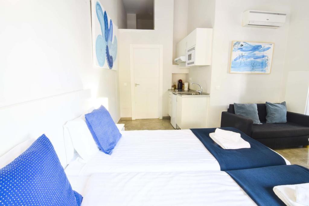 Posteľ alebo postele v izbe v ubytovaní Apartamentos CENTRO SALECIANOS