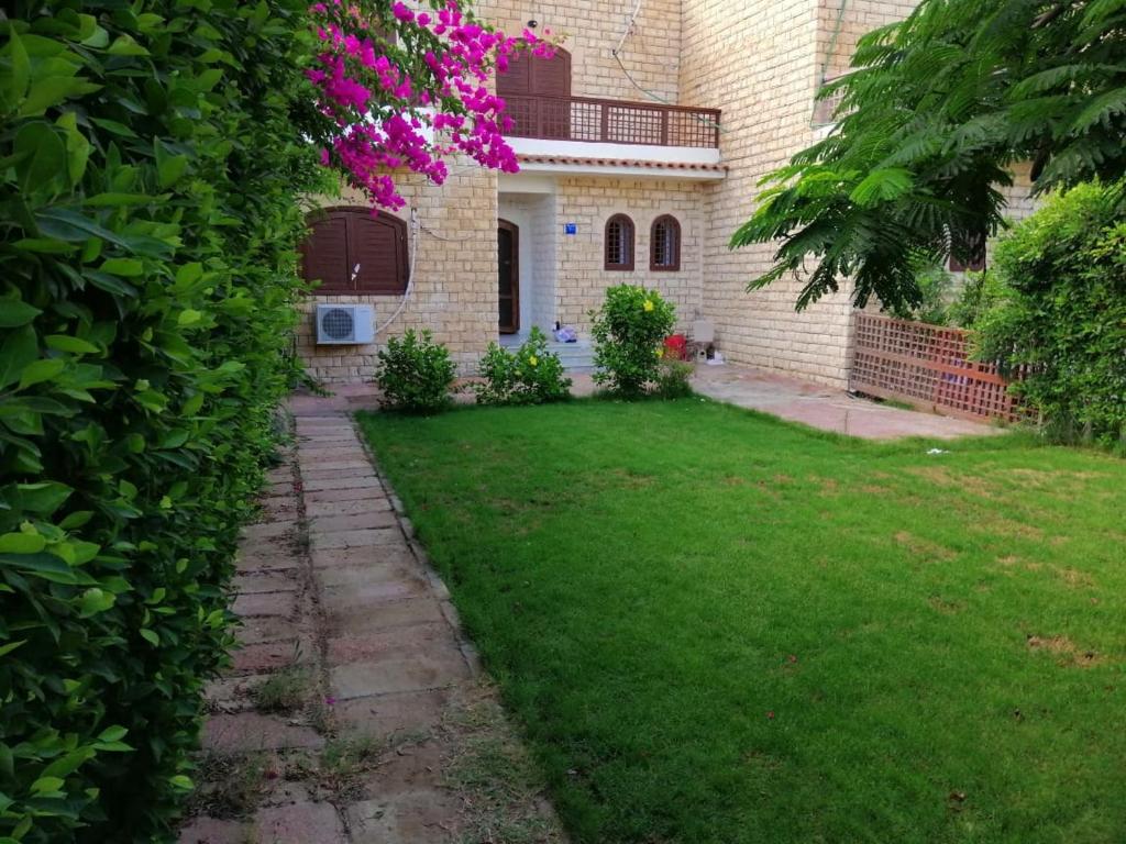 Marina Villa on Island 2-White Beach مارينا فيلا فى جزيره 2 – صف اول بمرسى خاص على البحيره وبجوار شاطىء