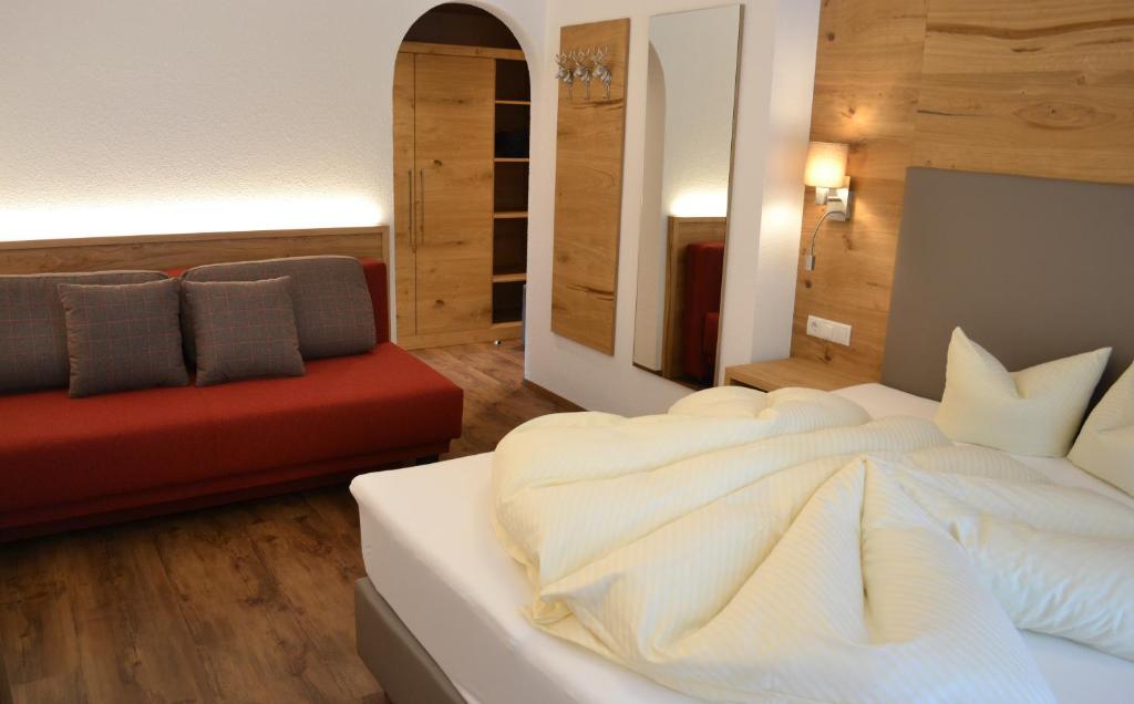 Postel nebo postele na pokoji v ubytování Hotel Neue Post