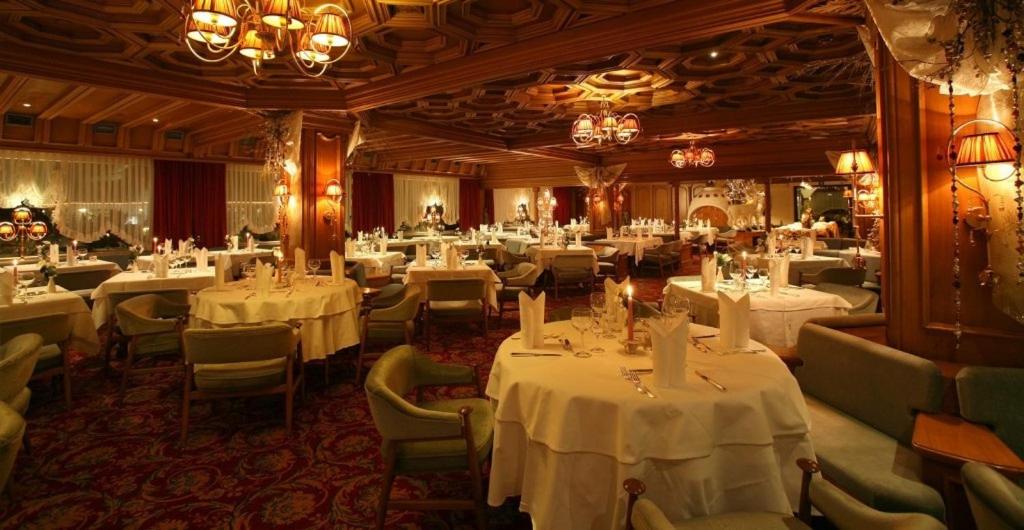 Restaurace v ubytování Alpen Hotel Corona