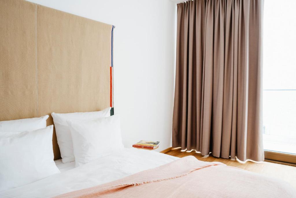 a bedroom with a bed and a window at Haus im Tal in Munich