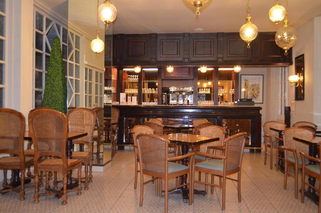 Lounge nebo bar v ubytování Hôtel Aneto
