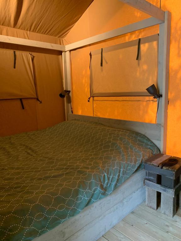 Postel nebo postele na pokoji v ubytování Glamping Wolfskuilen