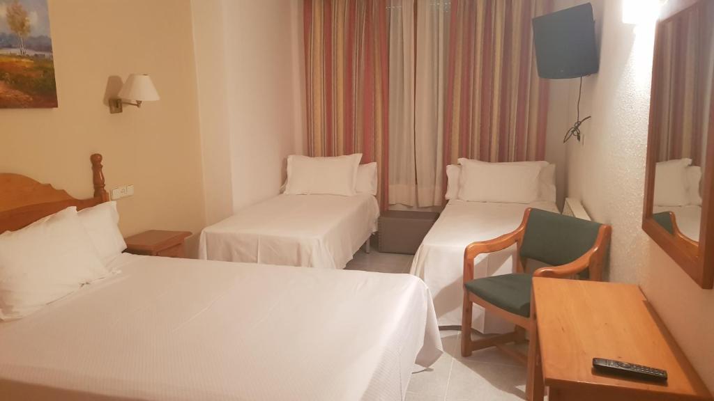 Postel nebo postele na pokoji v ubytování Hotel Turmo