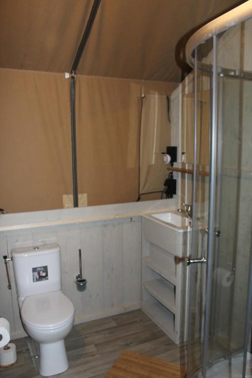 Koupelna v ubytování Glamping Wolfskuilen