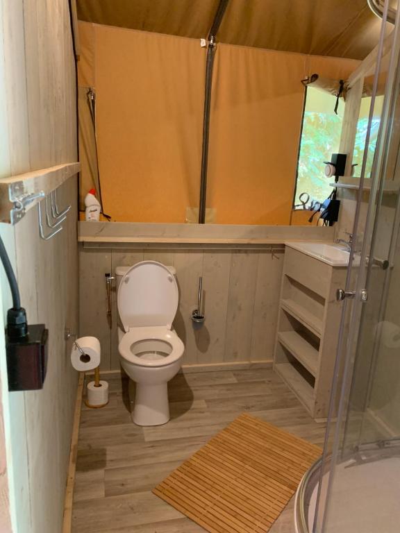 Koupelna v ubytování Glamping Wolfskuilen