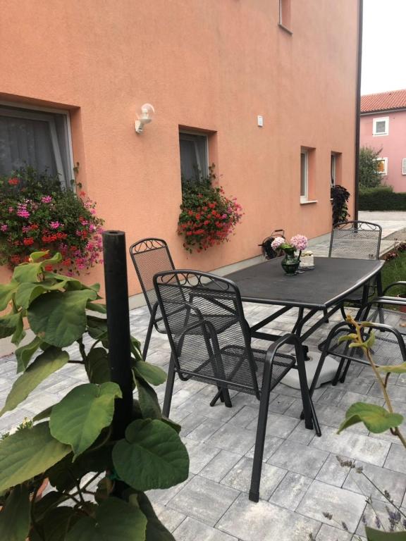 Patio nebo venkovní prostory v ubytování Two Bedroom Apartment