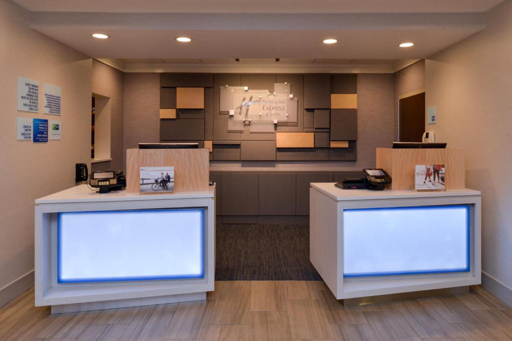 Holiday Inn Express & Suites Indianapolis Dtn-Conv Ctr Area by IHG photo
