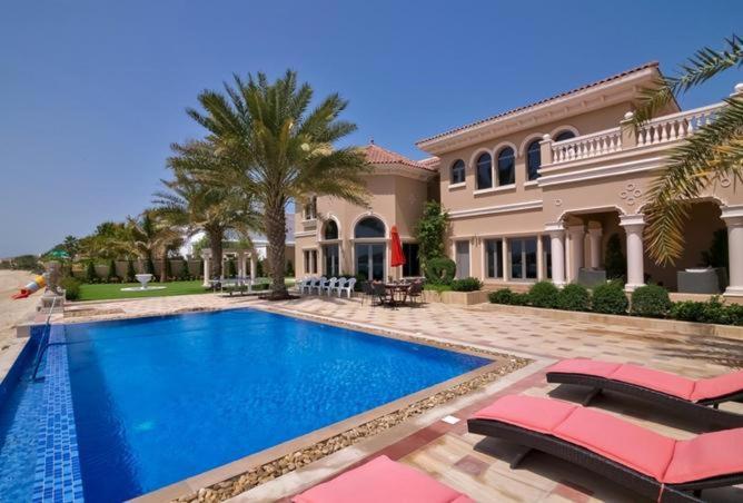 Gallery image of Palm's Largest Beachfront Estate in Dubai