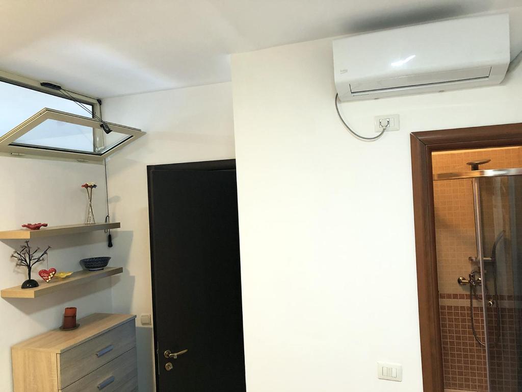 Sea View Nik Apartment - Image 8